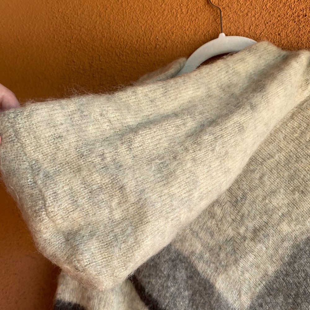 Vintage Icelandic Fashions Wool Hooded Poncho One Size - Picture 5 of 6